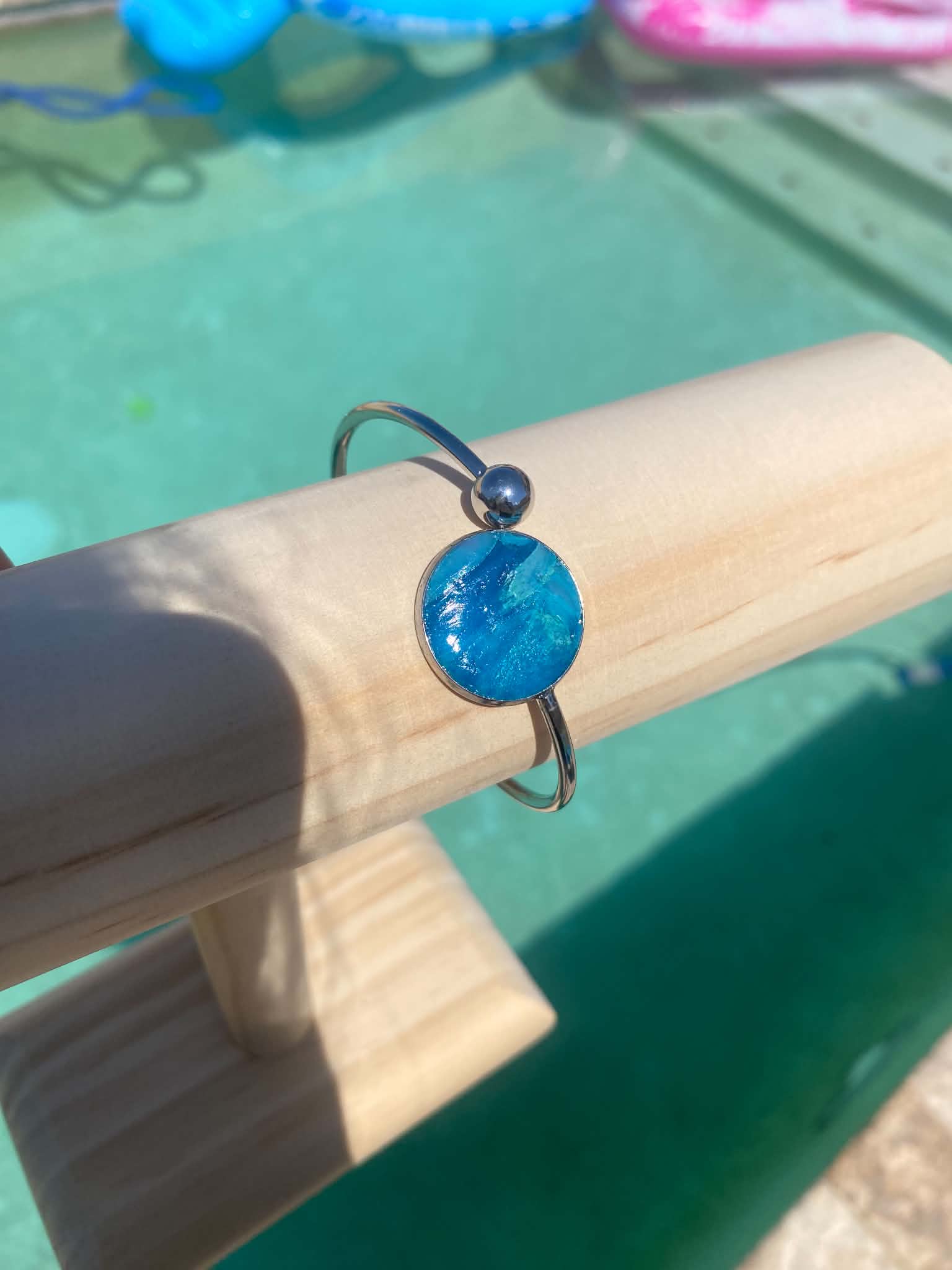 Circle Swing Closure Bracelet